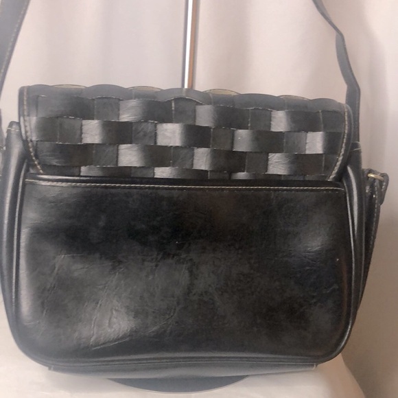 Black basket weaved crossbody. - Picture 3 of 10